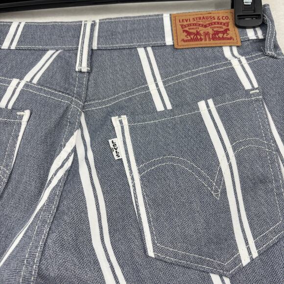 Levi Shorts Womens Size 28 Blue White Stripe Mid Length Pockets Cuffed Stretch - Picture 6 of 10